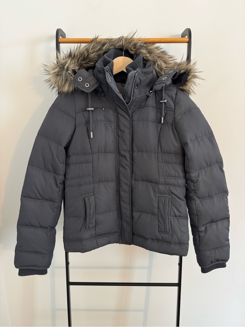 Vintage Abercrombie & Fitch Dark Gray Quilted Puffer Jacket with Faux Fur Trim